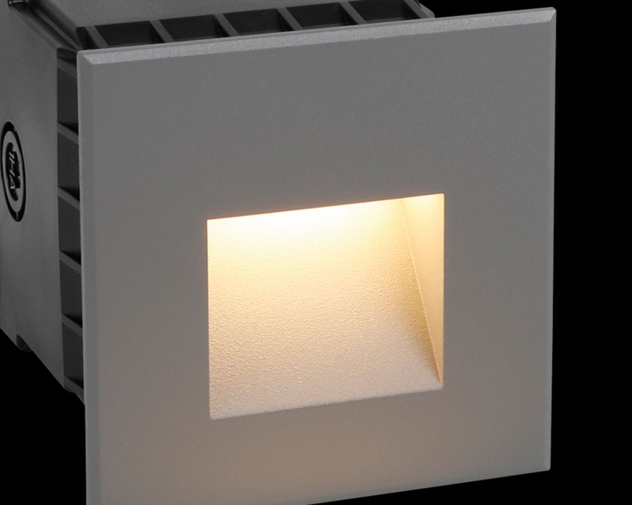 Lampa_de_exterior_incastrata_iluminat_cale_acces